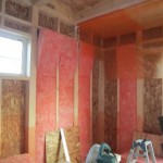 グラスウール断熱工事中